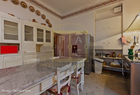 Kitchen complitelly equipped with america refrigerator and double kitchen electric and with gas in waterfront villa for rent lake Como